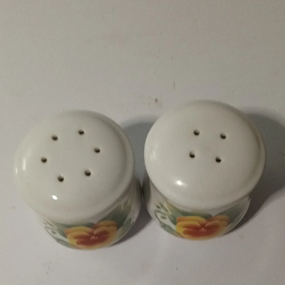 Corningware Corelle Summer Pansy Salt and Pepper Shakers